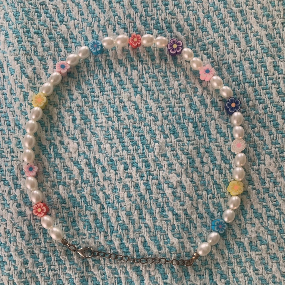 Flower pearl choker